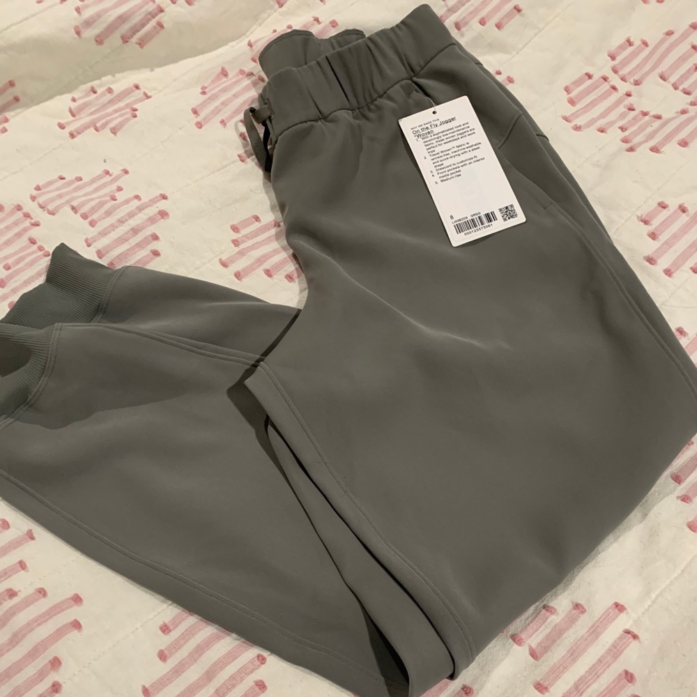 NWT Lululemon On the Fly Jogger Woven/Size 8